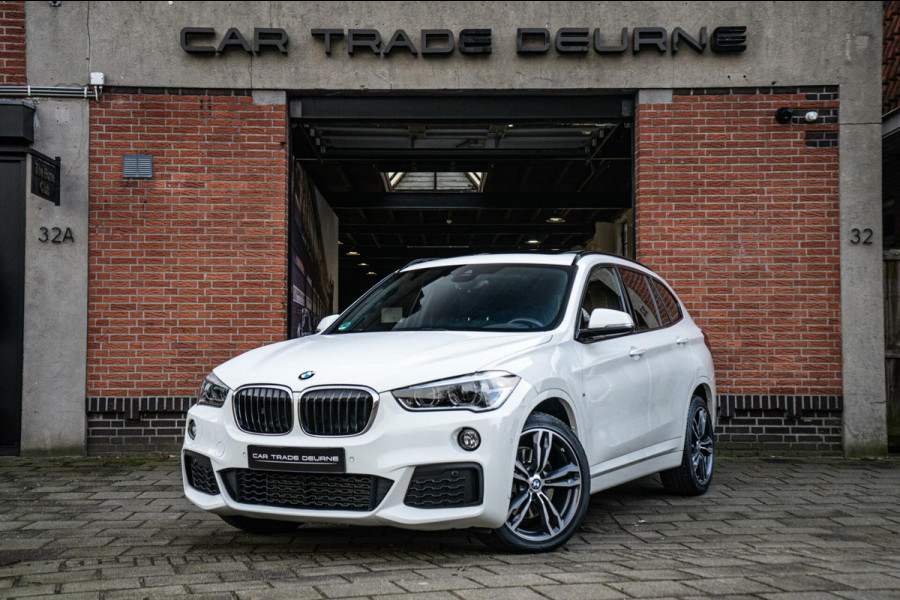 BMW X1 xDrive20i High Executive M-Sport Pano / HUD / Trekhaak