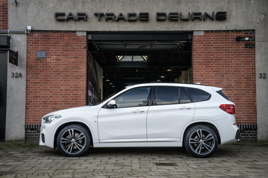 BMW X1 xDrive20i High Executive M-Sport Pano / HUD / Trekhaak