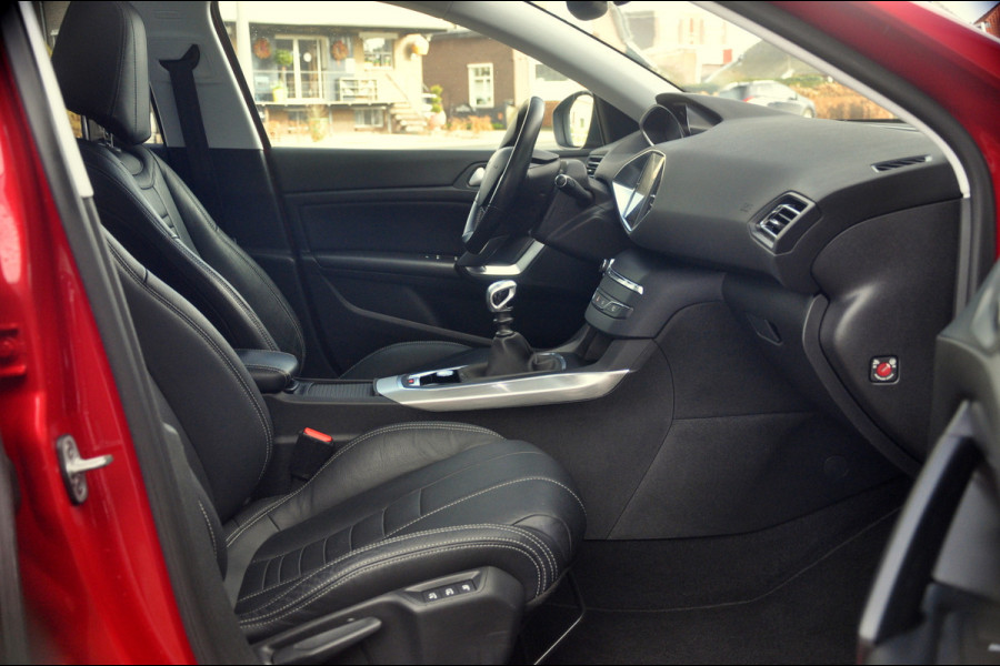 Peugeot 308 SW 1.2 PureTech Allure | Leder | Camera | Panoramadak