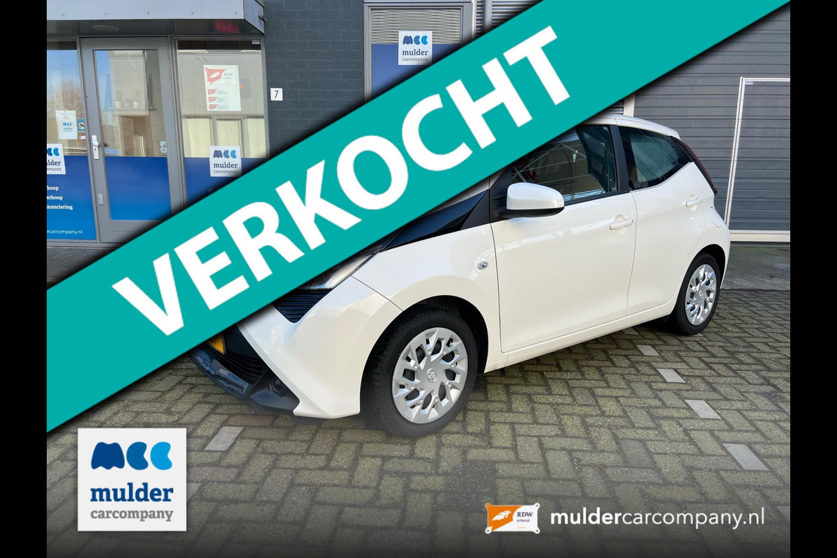 Toyota Aygo 1.0 VVT-i x-play 5 deurs / Carplay / Camera / Ned Auto / NAP / MCC / Gouda