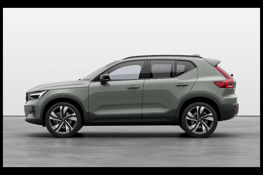 Volvo XC40 B4 197PK Plus Dark / Navigatie / Camera / Adaptieve Cruisecontrol / Elektrische stoelen / Lighting / 20'' LM Velgen /