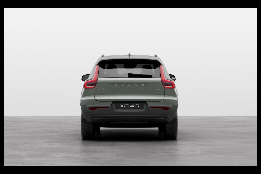 Volvo XC40 B4 197PK Plus Dark / Navigatie / Camera / Adaptieve Cruisecontrol / Elektrische stoelen / Lighting / 20'' LM Velgen /