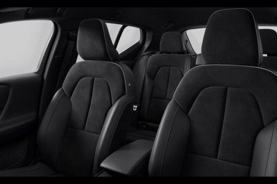 Volvo XC40 B4 197PK Plus Dark / Navigatie / Camera / Adaptieve Cruisecontrol / Elektrische stoelen / Lighting / 20'' LM Velgen /