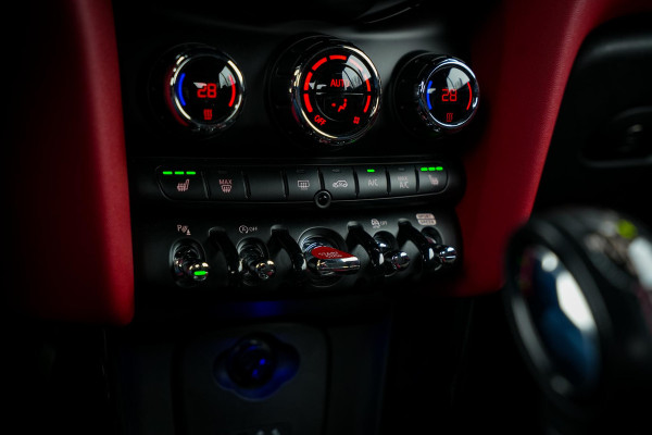 MINI Cabrio 2.0 Cooper S Chili JCW Xenon Leer Alcantara Navigatie Cruise PDC Stoelverw.