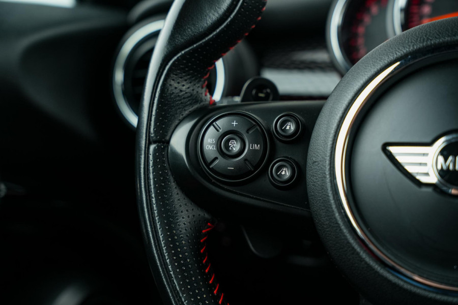 MINI Cabrio 2.0 Cooper S Chili JCW Xenon Leer Alcantara Navigatie Cruise PDC Stoelverw.