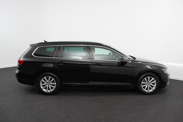 Volkswagen Passat Variant 1.5 TSI 150pk DSG Comfort Business | Navigatie | Climate Control | Trekhaak | Parkeer Sensoren | Led