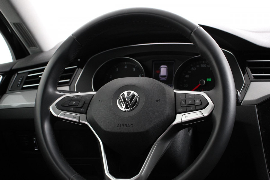 Volkswagen Passat Variant 1.5 TSI 150pk DSG Comfort Business | Navigatie | Climate Control | Trekhaak | Parkeer Sensoren | Led