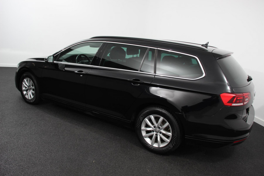 Volkswagen Passat Variant 1.5 TSI 150pk DSG Comfort Business | Navigatie | Climate Control | Trekhaak | Parkeer Sensoren | Led