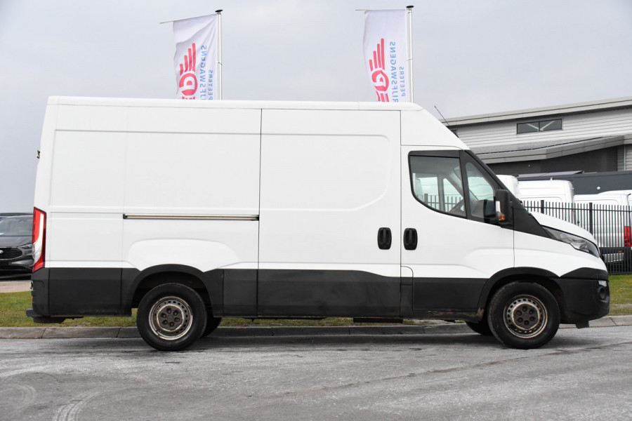 Iveco Daily 35S16V 2.3 352 H2 3500KG Trekhaak, 160PK, Clima, Sensoren, Airco, UNIEK!