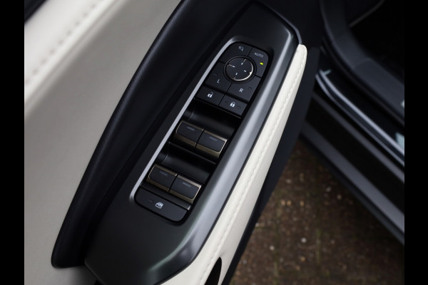 Lexus LBX Elegant 2WD | Tech Pack | Leder | El. Achterklep