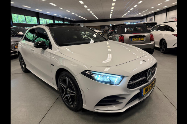 Mercedes-Benz A-Klasse 250 e AMG Limited PANO/CAM/BURMESTER/SFEERVERL/M-STOELEN///