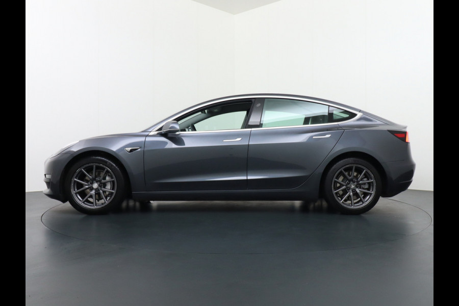 Tesla Model 3 Long Range 75kWh 463PK 18" Full-Self-Driving-Computer 3 Telefoon-Sleutel Premium Audio 4wd  19" Lmv AutoPilot Panoramadak Camera Stoel en achterbank verwarming Keyless Electr.Stoelen+Memory+Easy-Entry WiFi Origineel Nederlandse auto Grootste accu, Tot 16,5kwh thuis laden. Accu garantie 10-12-2027 / 192.000km