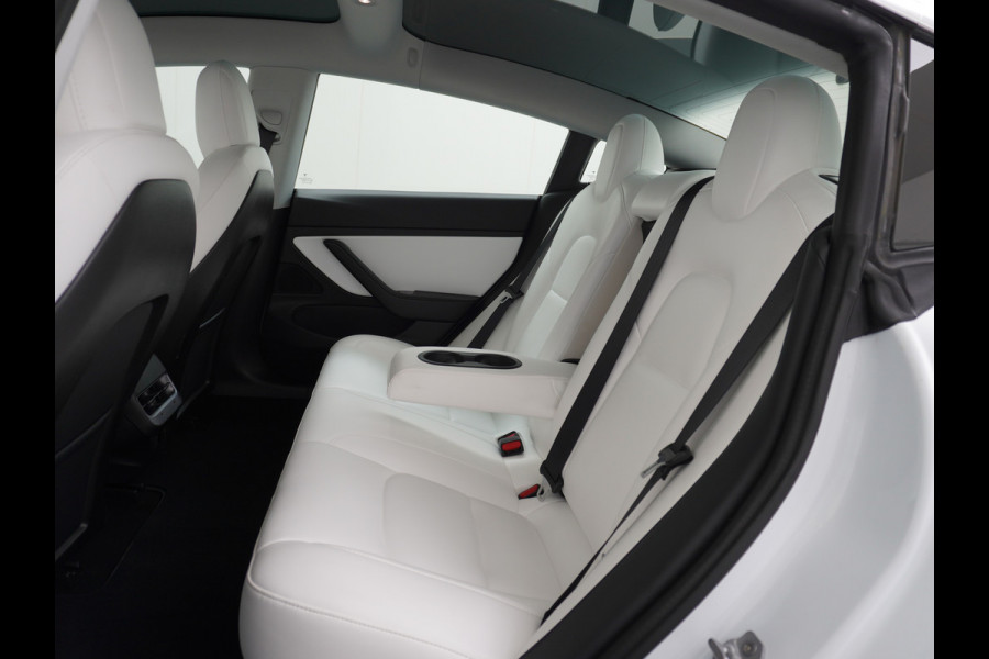 Tesla Model 3 Long Range 75kWh 463PK Trekhaak Ivory-Int. FSD Full Self Driving Computer-3 Premium Audio 4wd Leer AutoPilot Panoramadak Camera' Stoel en achterbank verwarming Keyless Electr.Stoelen+Memory+Easy-Entry WiFi Origineel Nederlandse auto Grootste accu, Tot 16,5kwh thuis laden. Afneembare Trekhaak 1.000kg trekvermogen