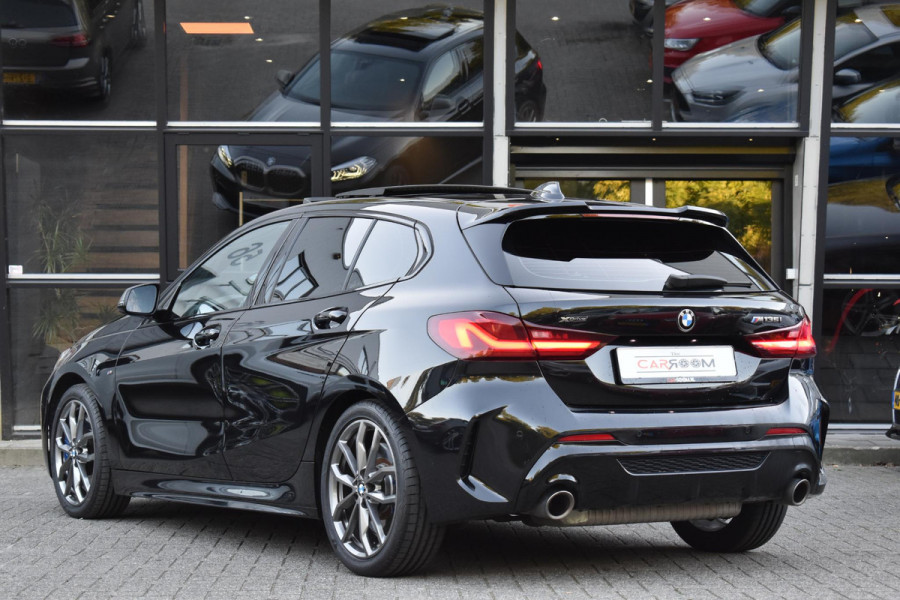 BMW 1-serie M135i xDrive High Executive Pano Ambiance