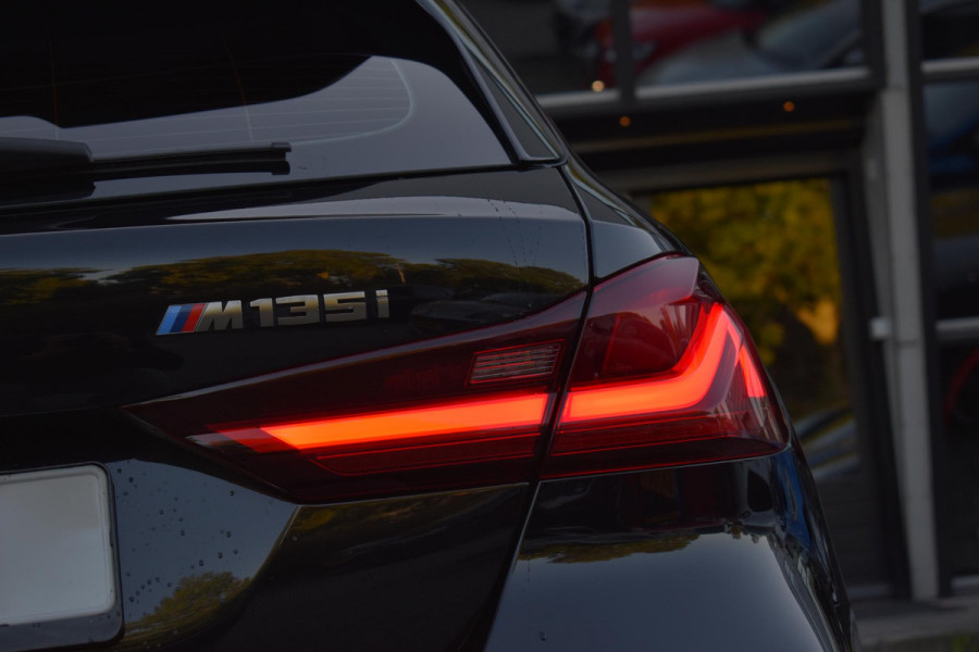 BMW 1-serie M135i xDrive High Executive Pano Ambiance