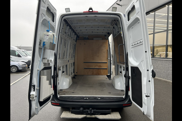 Mercedes-Benz Sprinter 316 CDI L2 H2 2800KG Trekhaak / Omvormer 230V / MBUX / Camera / Navigatie / Cruise control / Airco / 270 Graden achterdeuren