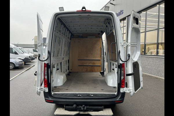 Mercedes-Benz Sprinter 316 CDI L2 H2 2800KG Trekhaak / Omvormer 230V / MBUX / Camera / Navigatie / Cruise control / Airco / 270 Graden achterdeuren