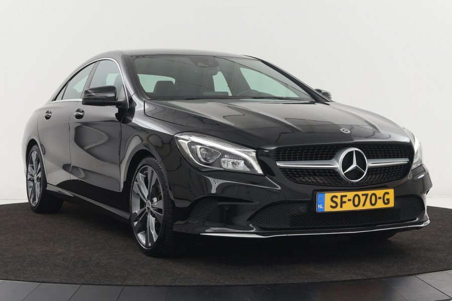 Mercedes-Benz CLA-Klasse 180 Urban | Stoelverwarming | Sportstoelen | Navigatie | Full LED | Park Assist | Cruise control | Airco | Half leder