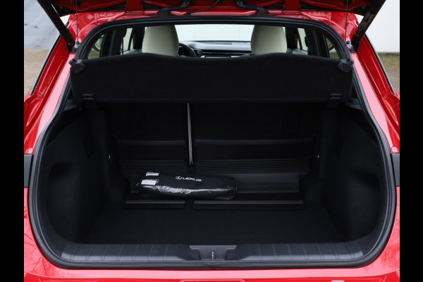 Lexus LBX Elegant 2WD | Premium Pack | Leder | El. Achterklep | LED