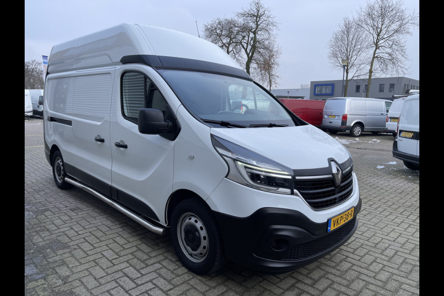 Renault Trafic 2.0 dCi 170pk T29 L2H2 Comfort / vaste prijs rijklaar € 19.950 ex btw / euro 6 diesel / lease vanaf € 366 / airco / cruise / navigatie / trekhaak / pdc achter !