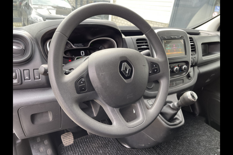 Renault Trafic 2.0 dCi 170pk T29 L2H2 Comfort / vaste prijs rijklaar € 19.950 ex btw / euro 6 diesel / lease vanaf € 366 / airco / cruise / navigatie / trekhaak / pdc achter !