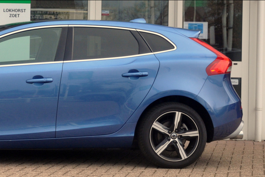 Volvo V40 1.5 T3 150 PK Polar+ Sport | R-Design | Camera | Panoramadak | Mooie staat!