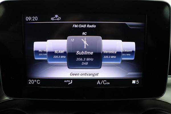 Mercedes-Benz C-Klasse 180 AMG Sport Edition Premium Plus (PANORAMADAK, CAMERA, STOELVERWARMING, NAVIGATIE, STUURBEDIENING)