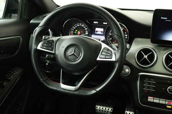 Mercedes-Benz GLA 180 Business Solution Automaat (PANORAMADAK, CAMERA, STOELVERWARMING, CLIMA, GOED ONDERHOUDEN)