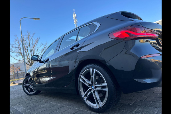 BMW 1-serie 118i 2020 M-SPORT HIGH Executive Edition PANO LEER CAM NAP LUXE