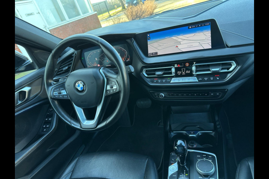 BMW 1-serie 118i 2020 M-SPORT HIGH Executive Edition PANO LEER CAM NAP LUXE