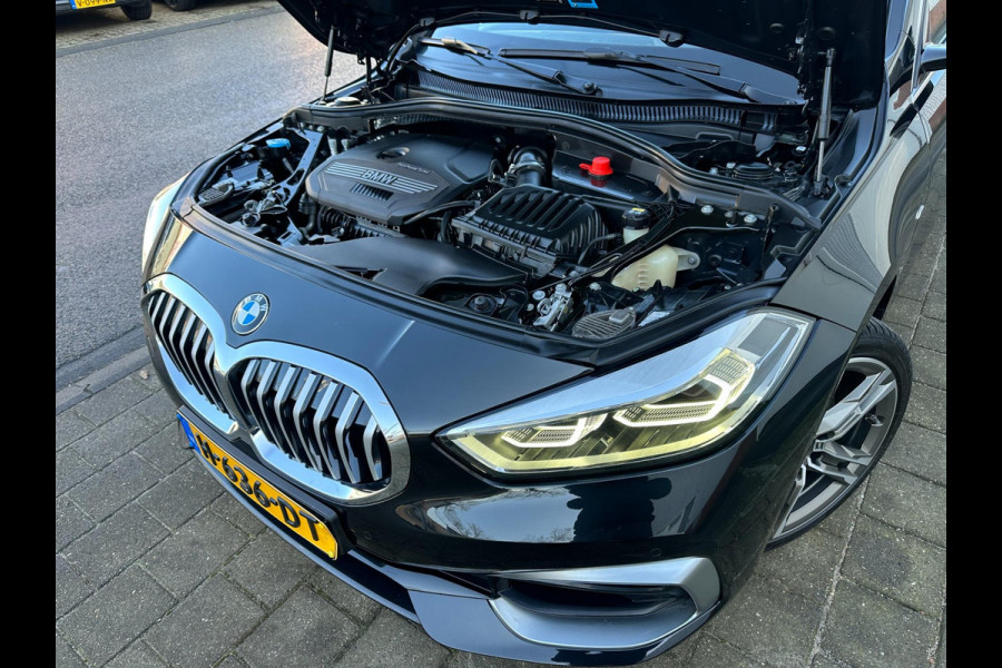 BMW 1-serie 118i 2020 M-SPORT HIGH Executive Edition PANO LEER CAM NAP LUXE