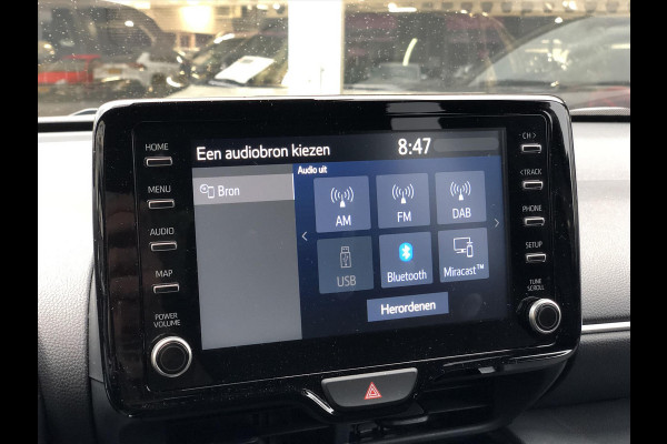 Toyota Yaris Cross 1.5 Hybrid Dynamic | Trekhaak, Apple CarPlay/Android Auto, 17 inch, Keyless, Parkeercamera, LED