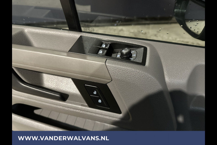 Volkswagen Crafter 2.0 TDI 141pk L3H3 L2H2 Euro6 Airco | Camera | Cruisecontrol | Apple Carplay | Android Auto, Parkeersensoren, chauffeursstoel, voorruitverwarming