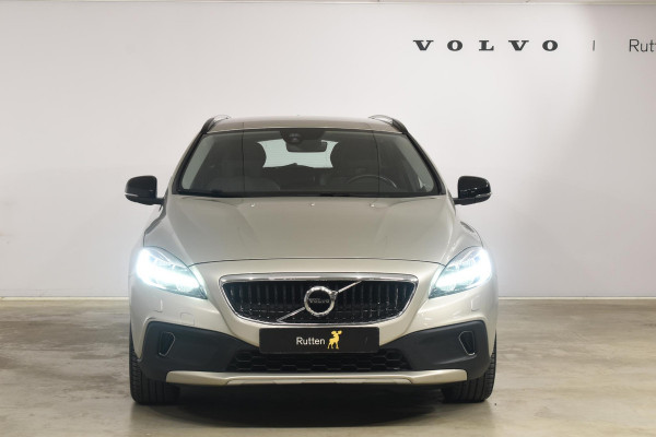 Volvo V40 Cross Country T3 152PK Nordic+ / Navigatie / Standkachel met timer / Stoelverwarming / LM Velgen / Trekhaak