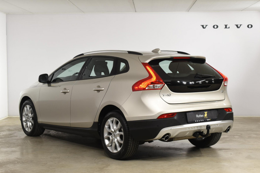 Volvo V40 Cross Country T3 152PK Nordic+ / Navigatie / Standkachel met timer / Stoelverwarming / LM Velgen / Trekhaak