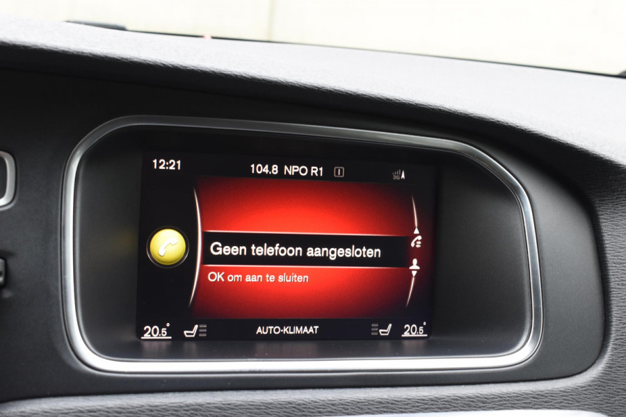 Volvo V40 Cross Country T3 152PK Nordic+ / Navigatie / Standkachel met timer / Stoelverwarming / LM Velgen / Trekhaak