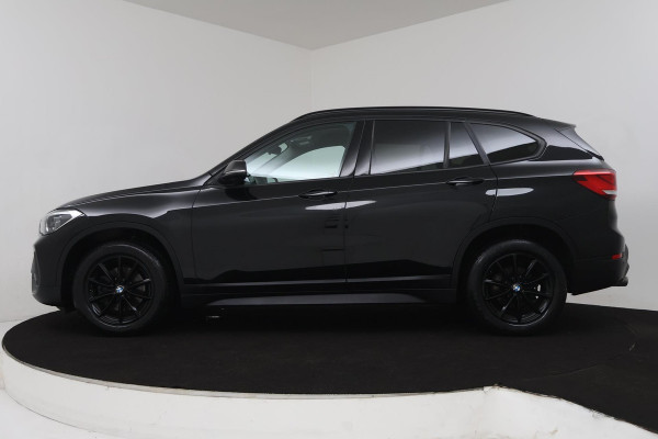 BMW X1 SDrive18i Executive Edition Automaat (GROOT-NAVIGATIE, HEAD-UP, CLIMA, PARKEERSENSOREN, 1e EIGENAAR, DEALER ONDERHOUDEN)