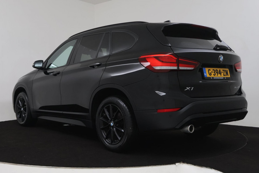 BMW X1 SDrive18i Executive Edition Automaat (GROOT-NAVIGATIE, HEAD-UP, CLIMA, PARKEERSENSOREN, 1e EIGENAAR, DEALER ONDERHOUDEN)