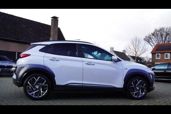 Hyundai Kona 1.6 GDI HEV Premium | Schuif/kanteldak | Stoelverwarming voor + achter | Stoelverkoeling | HuD | Leder | Trekhaak |