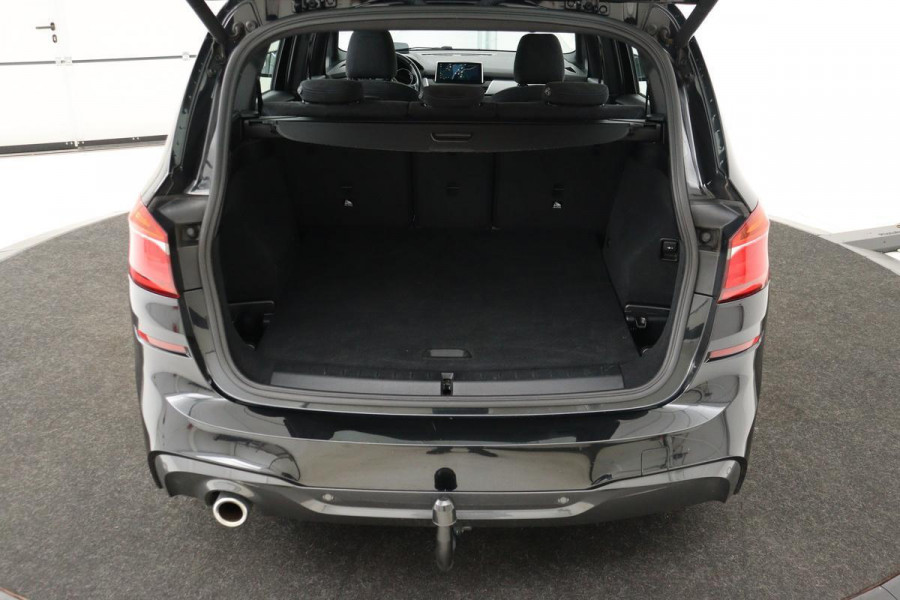 BMW 2 Serie Gran Tourer 218i M Sport | Sportstoelen | Camera | Head-Up | Full LED | Alcantara | Trekhaak | Park Assist | Climate control | PDC | Cruise control