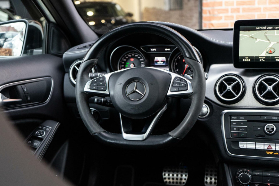 Mercedes-Benz GLA 200 AMG Pano / Camera / Peak Edition