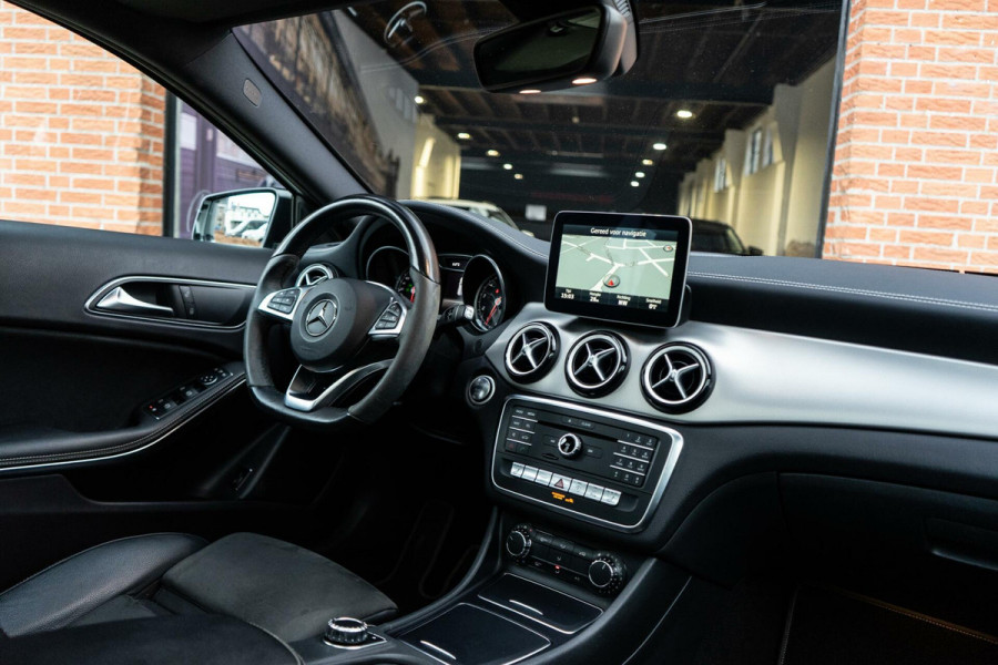 Mercedes-Benz GLA 200 AMG Pano / Camera / Peak Edition