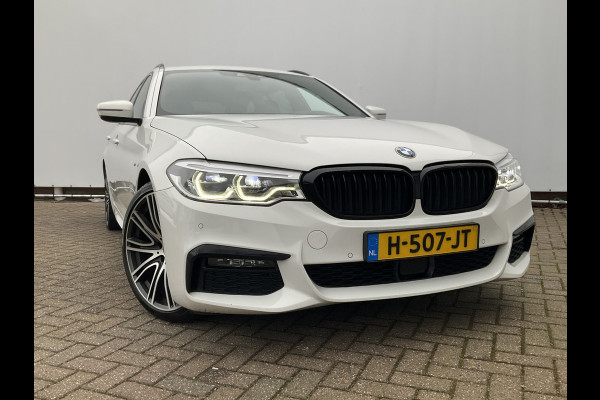 BMW 5 Serie Touring 520i M-Sport High Executive HUD Dak Leer Trekhaak Edition M-pakket