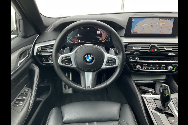 BMW 5 Serie Touring 520i M-Sport High Executive HUD Dak Leer Trekhaak Edition M-pakket