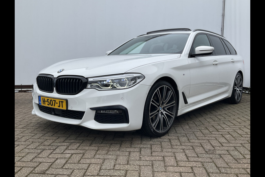 BMW 5 Serie Touring 520i M-Sport High Executive HUD Dak Leer Trekhaak Edition M-pakket