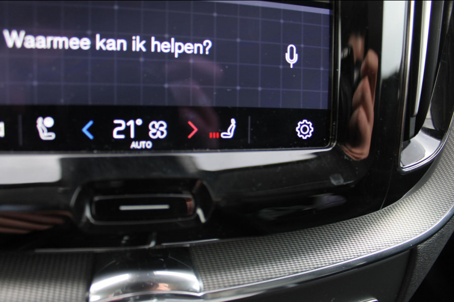 Volvo XC60 T6 Plug-in hybrid 350PK Automaat AWD Plus Dark Panoramisch schuif-kanteldak / Google infotainment / Lederen bekleding / 360graden camera / Apple Carplay