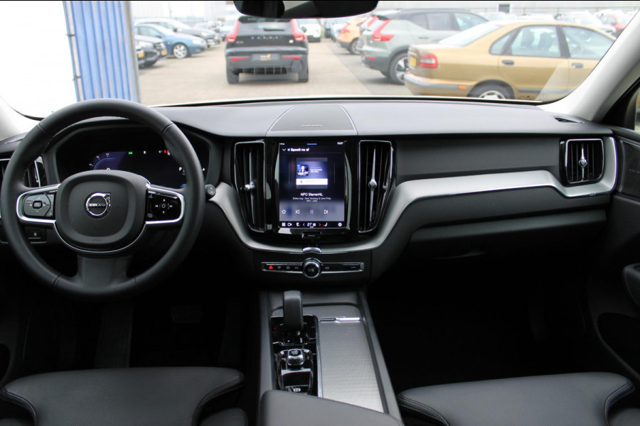 Volvo XC60 T6 Plug-in hybrid 350PK Automaat AWD Plus Dark Panoramisch schuif-kanteldak / Google infotainment / Lederen bekleding / 360graden camera / Apple Carplay