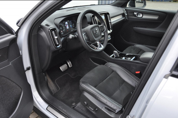 Volvo XC40 T4 211PK Automaat Recharge R-Design / Adaptieve cruise control / Parkeersensoren met 360 camera / Panoramadak / Apple carplay / Stoel - en stuurwielverwarming / Elektrische achterklep / Elektrische stoelen met geheugen