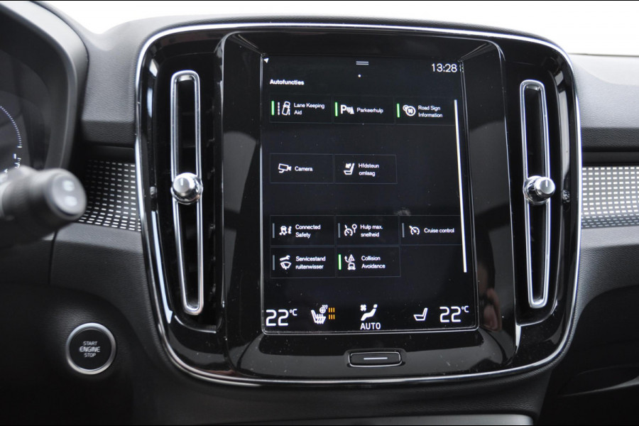 Volvo XC40 T4 211PK Automaat Recharge R-Design / Adaptieve cruise control / Parkeersensoren met 360 camera / Panoramadak / Apple carplay / Stoel - en stuurwielverwarming / Elektrische achterklep / Elektrische stoelen met geheugen