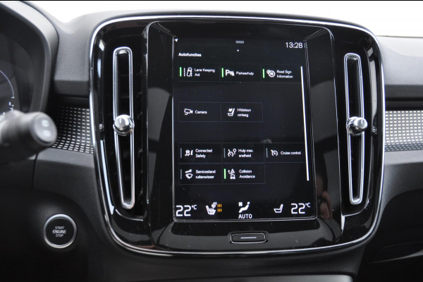 Volvo XC40 T4 211PK Automaat Recharge R-Design / Adaptieve cruise control / Parkeersensoren met 360 camera / Panoramadak / Apple carplay / Stoel - en stuurwielverwarming / Elektrische achterklep / Elektrische stoelen met geheugen